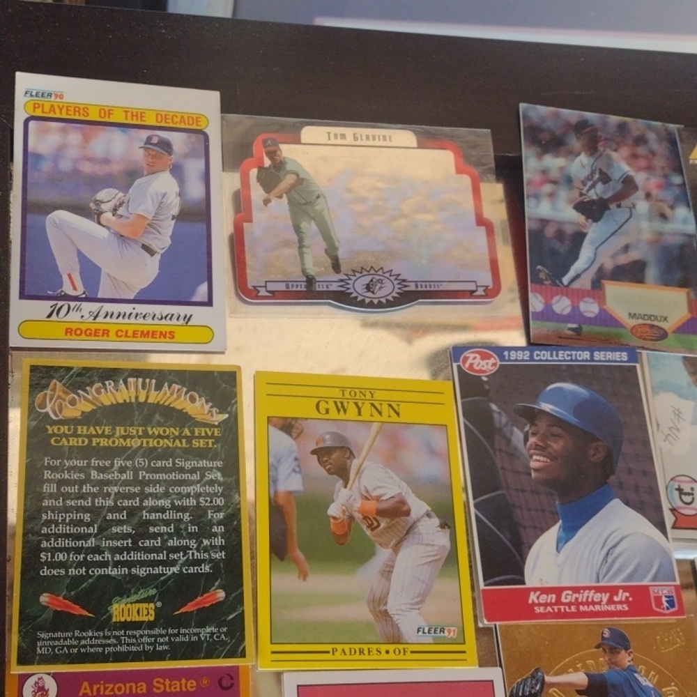 Assorted Baseball Trading Cards Collection - Picture 7 of 7